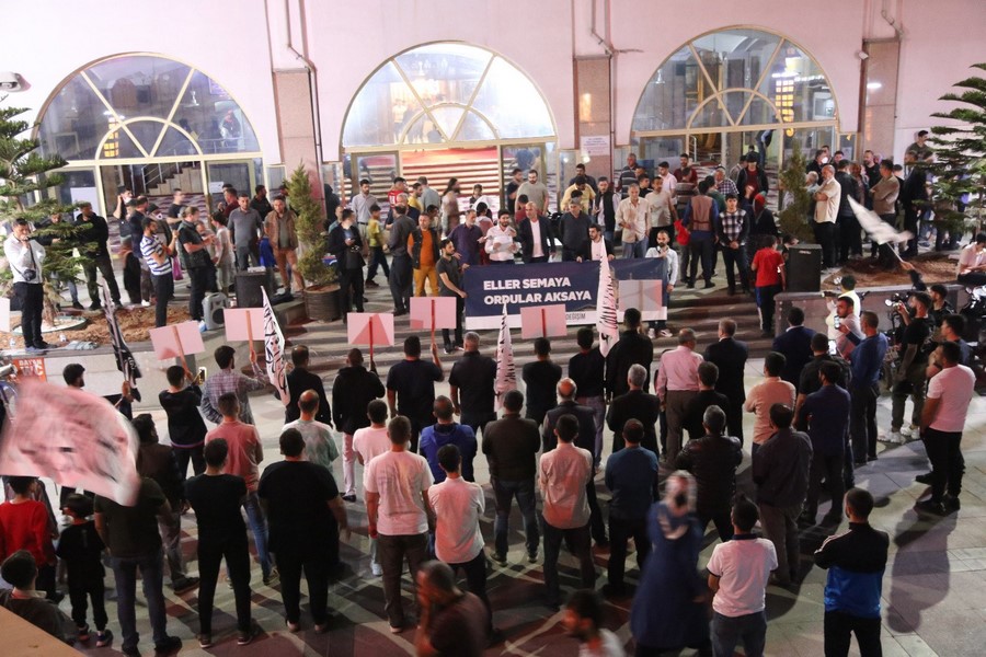 Click to enlarge image Mersin_TR_AKSA_Protest_2022_04_Pics_1.jpg