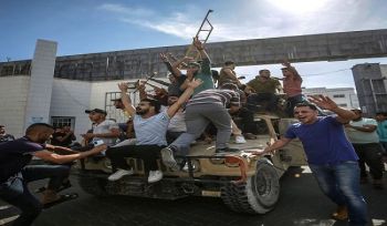 Ihr muslimischen Armeen! Die Helden Palästinas haben das Konstrukt des Feindes in seinen Grundfesten erschüttert, so eilt ihnen zu Hilfe, um es endgültig zu zerstören!