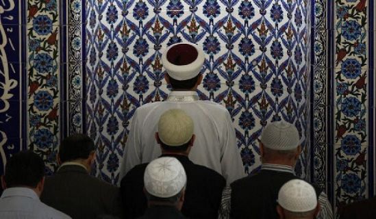 Warnung! Was derzeit stattfindet ist eine Kriminalisierung aller islamischen Handlungen! Das Predigergesetz wird nun zum ersten Mal angewendet, als direkte Folge aus einer Predigt über die Palästina-Frage