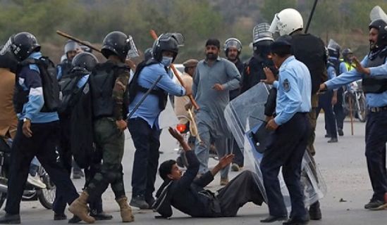 Der Kampf um die militärische und zivile Vorherrschaft hat Pakistan an den Rand der Zerstörung gebracht. Unser einziger Ausweg ist die Rückkehr zur Scharia, indem wir das Kalifat nach dem Plan des Prophetentums wiedererrichten
