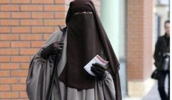 Der Angriff auf den niqāb ist ein Angriff auf die gesamte muslimische Gemeinschaft
