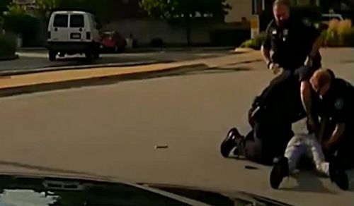 Kijana Ashambuliwa Kinyama na Polisi
