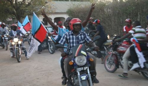 Je, Mumemuona Mtetezi wa Demokrasia (Amerika)?