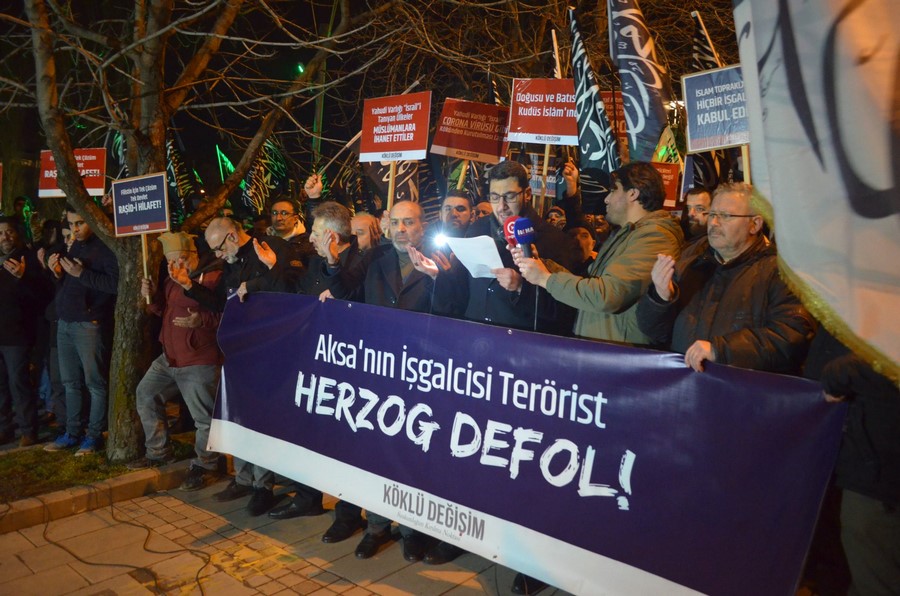 Click to enlarge image Protest_2022_03_09_Ankara_01.jpg