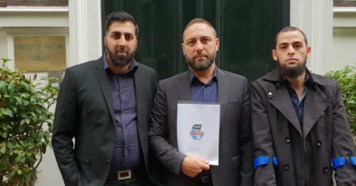 Avrupa: Hollanda&#039;dan Bir Heyet, Kaçırılan İki Bacıya Destek İçin Pakistan Büyükelçiliğine Gitti