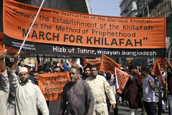 3 Mart 2025, Şanlı Hilâfetin Yıkılışının 101. Yıldönümü Bu sebeple Hizb ut-Tahrir / Bangladeş Vilayeti, İslam’ı seven tüm Müslümanları, 7 Mart 2025 Cuma günü, Cuma namazından sonra, Beyt’ül Mükerrem’in Kuzey Kapısı’ndan başlayacak ve