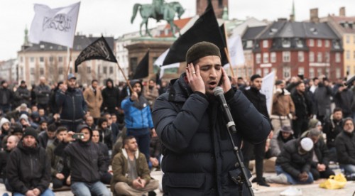 (Güncellendi) İskandinavya: Danimarka Parlamentosu Önünde Yeni Zelanda Katliamını Kınayan Gösteri