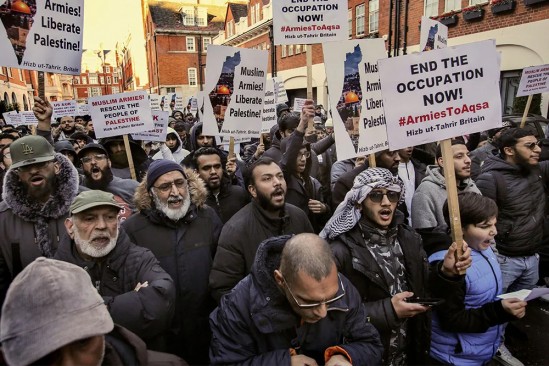 Hizb-ut Tahrir, Ümmetin Meselelerini Benimsemesinin ve Ordulara Gazze Halkına Destek Çağrısında Bulunmasının Bedelini Ödüyor