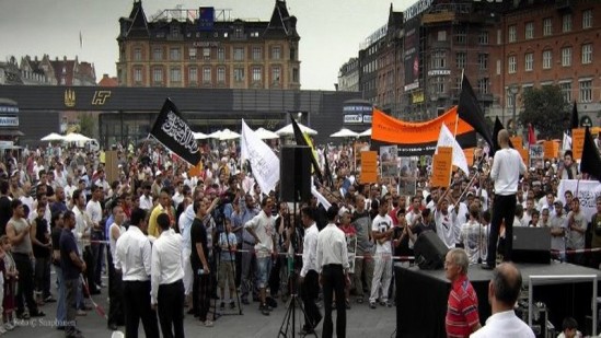 Ey Müslümanlar! Seçiminiz İslam Olsun, Alabora Olmakta Olan Demokrasi Teknesine Binmeyin