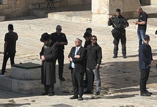 Ey Rasûlullah SallAllahu Aleyhi ve Sellem’in Ümmeti! Sizden Başka Kim Rasûlullah’ın İsra Topraklarını Yahudilerin Pisliğinden ve Ayak Takımlarının Saldırganlıklarından Temizleyebilir?